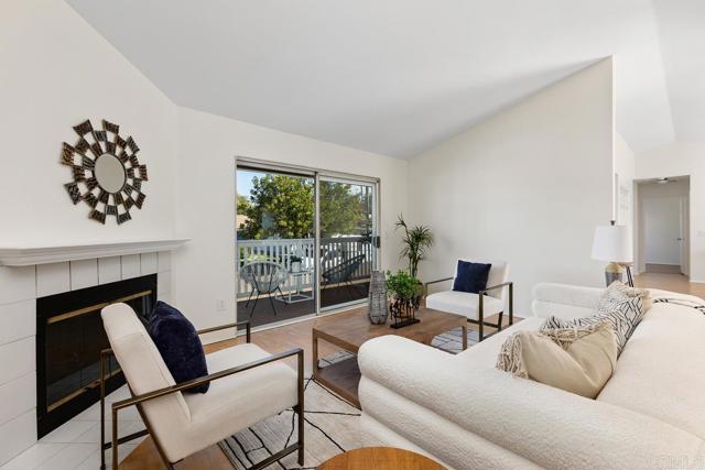 Detail Gallery Image 4 of 42 For 1330 Palomar Pl #7,  Vista,  CA 92084 - 3 Beds | 2 Baths