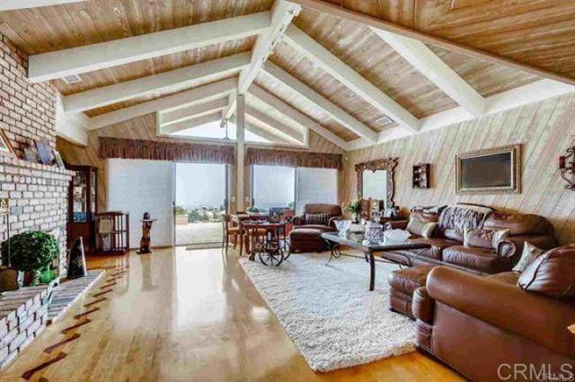 2081 Elevado Road, Vista CA: https://media.crmls.org/mediaz/a5ba3935-51d0-432e-8be8-1a17c94e304b.jpg