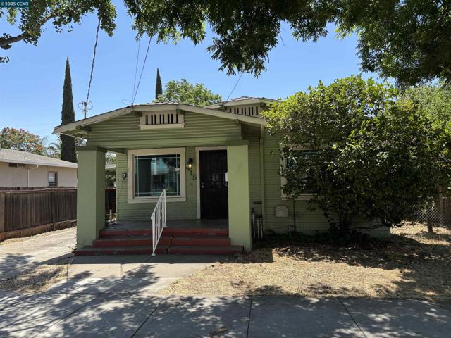 415 W 9Th St, Antioch CA: https://media.crmls.org/mediaz/a5ba7ba7-250a-403b-a604-664716296f0a.jpg
