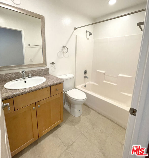 Image 24 of 32 For 5330 Satsuma Avenue