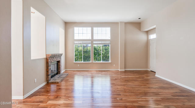 2210 Rutland Place, Thousand Oaks CA: https://media.crmls.org/mediaz/a5bb3079-d7bc-45ec-8ae6-0e86d88fb357.jpg