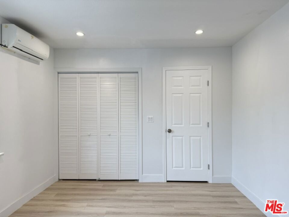 https://media.crmls.org/mediaz/a5bb38f8-53a9-4e6b-9c13-72be4ad6ac76.jpg?preset=X-Large