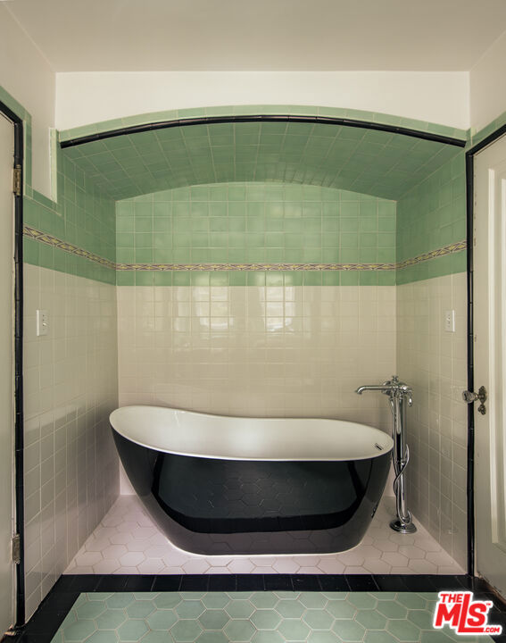 Image 30 of 44 For 5470 Los Feliz Boulevard