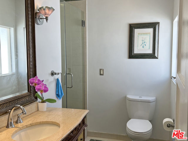 1060 22nd Street, Santa Monica CA: https://media.crmls.org/mediaz/a5bb773a-59dc-4ea4-8161-35b7e3eb7ac4.jpg
