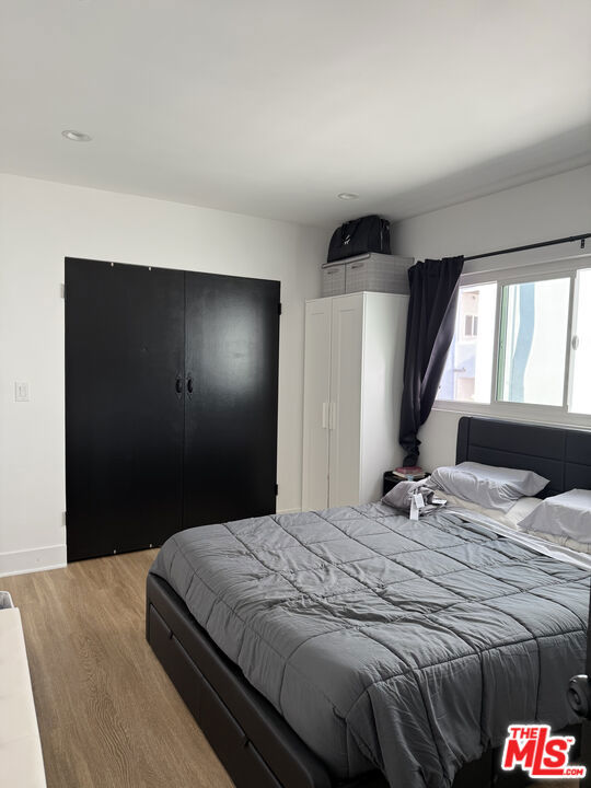 465 S Le Doux Road, Los Angeles CA: https://media.crmls.org/mediaz/a5bb8ec0-f1f1-4d78-8d49-457ddb5be01c.jpg