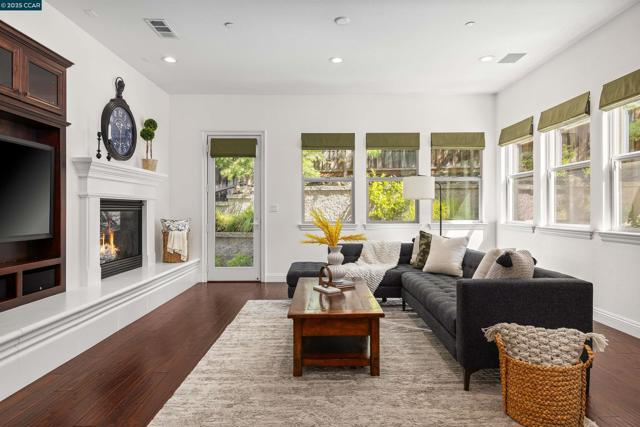837 O'Brien Place, Danville CA: https://media.crmls.org/mediaz/a5bba51c-c7a9-4aee-9654-2f92fe895267.jpg
