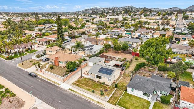 7200 Colony Rd, La Mesa CA: https://media.crmls.org/mediaz/a5bd2c67-6258-498c-9926-ed845e3afe4c.jpg