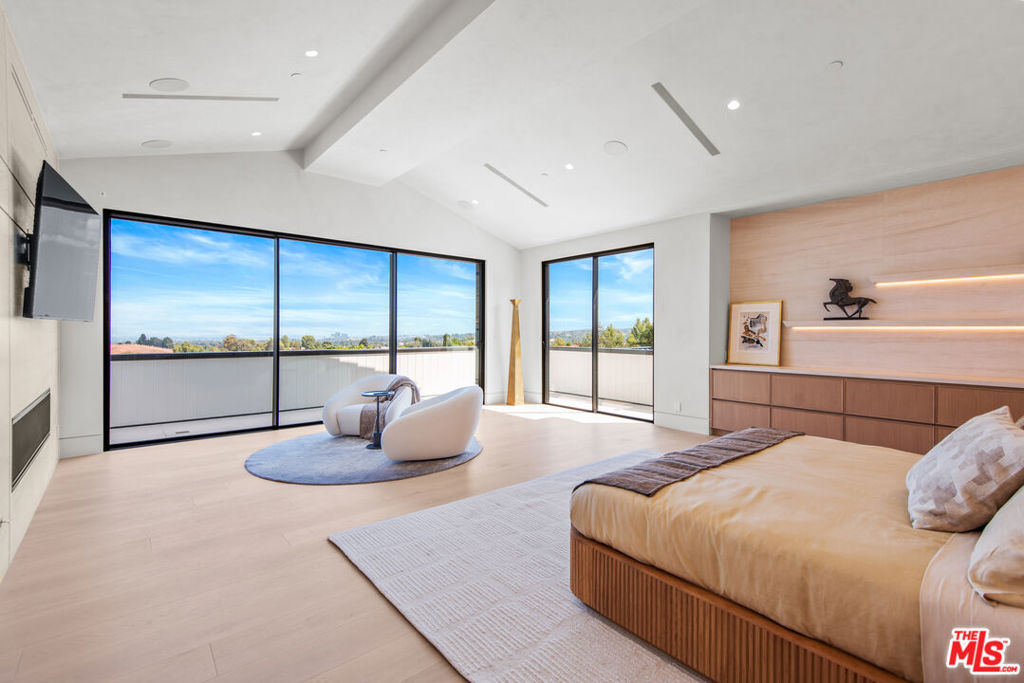 https://media.crmls.org/mediaz/a5bd326e-b166-4da6-8153-79b5cfde2a12.jpg?preset=X-Large