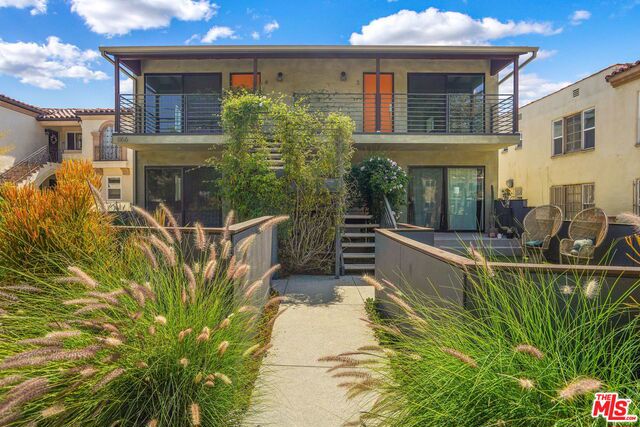 1166 S Cochran Avenue, Los Angeles CA: https://media.crmls.org/mediaz/a5bd3ddd-c10c-4495-b8f5-c92654c8fd52.jpg
