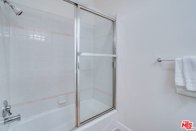 10824 Bloomfield Street, Toluca Lake CA: https://media.crmls.org/mediaz/a5bd59e6-a08d-48ab-8d10-54b7b7ab1783.jpg