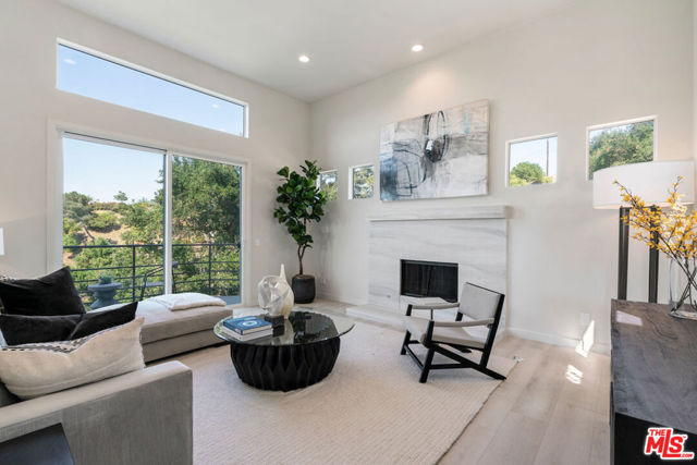 7209 Sunnydip Trail, Los Angeles CA: https://media.crmls.org/mediaz/a5bd6c01-d900-46b5-bc84-5d7ef6017038.jpg