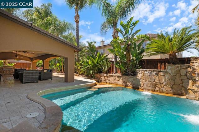 1669 Albani Place, Brentwood CA: https://media.crmls.org/mediaz/a5bdc383-d81b-4842-ab99-a8635c6dfd12.jpg
