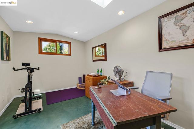 1047 Ranleigh Way, Piedmont CA: https://media.crmls.org/mediaz/a5be4827-f9e8-4256-b875-4d0f21ce7192.jpg