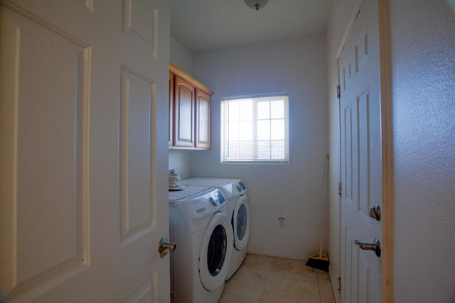1224 Red Sea Avenue, Thermal CA: https://media.crmls.org/mediaz/a5be5ea9-e552-4230-ba41-967e39f903fe.jpg