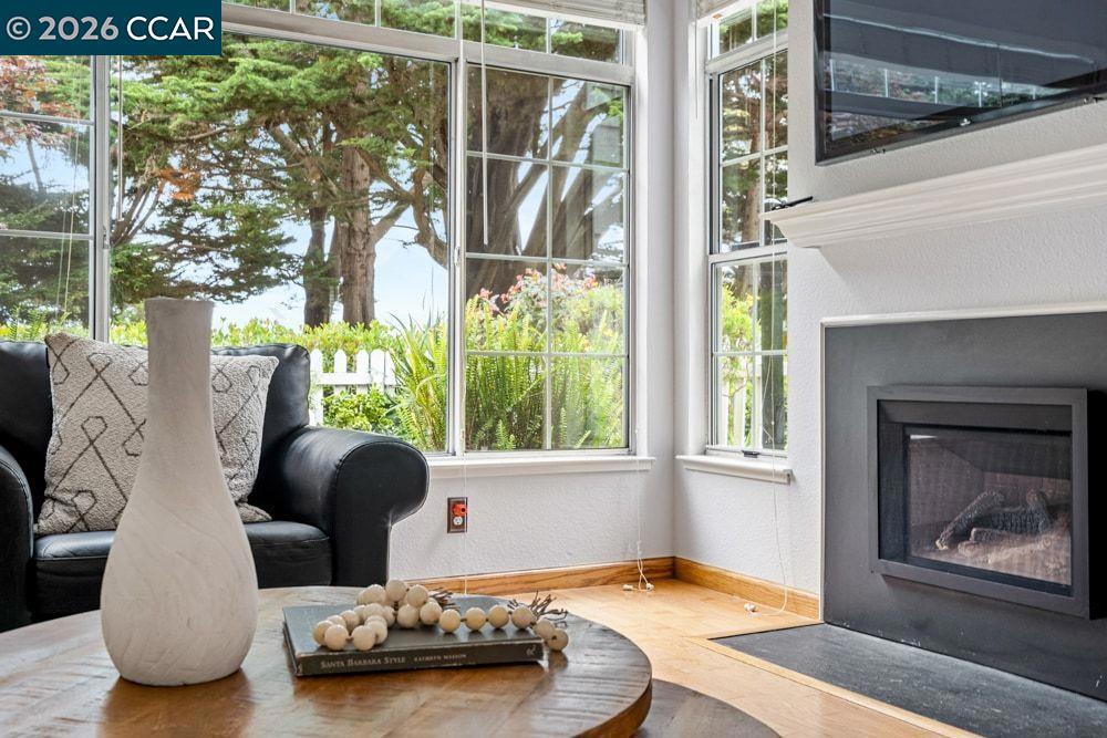 208 Commodore Dr