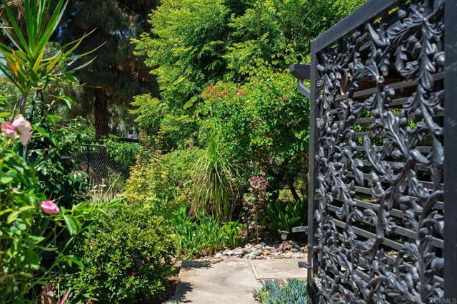 620 Sunset Drive, Vista CA: https://media.crmls.org/mediaz/a5bed3d6-2e9c-417d-9c4f-492bcf0385a3.jpg