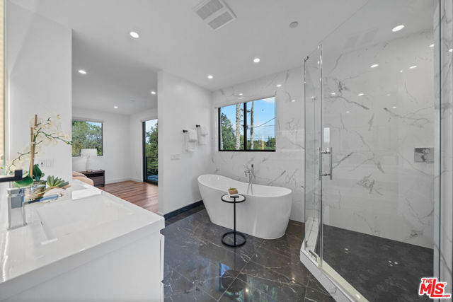 5812 Willis Avenue, Sherman Oaks CA: https://media.crmls.org/mediaz/a5bee353-f21d-49f3-a837-99be902498b0.jpg