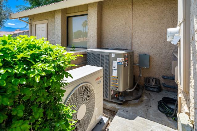 99 Camino Arroyo Place, Palm Desert CA: https://media.crmls.org/mediaz/a5bf03b8-c96e-4d3a-bd87-e741de41c460.jpg
