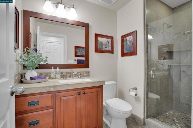 1109 Brittany Hills Ct, Martinez CA: https://media.crmls.org/mediaz/a5bf09f9-0d20-4109-9403-b5fc0bc20c2d.jpg