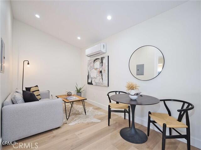 Detail Gallery Image 1 of 6 For 7223 Fallbrook Ave, West Hills,  CA 91307 - 1 Beds | 1 Baths