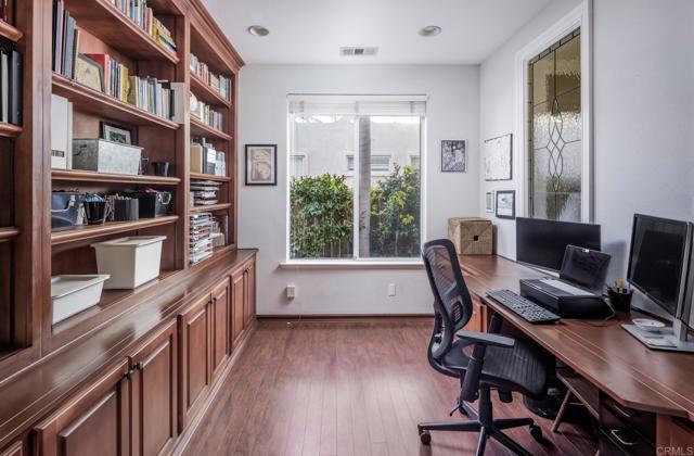 Detail Gallery Image 13 of 32 For 3459 Paseo Ancho, Carlsbad,  CA 92009 - 4 Beds | 3 Baths