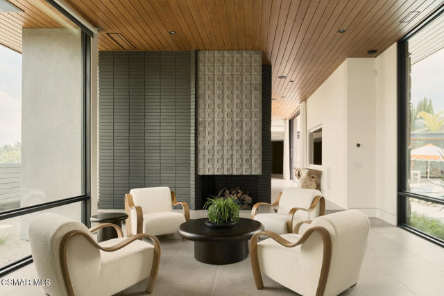 821 Emerson Street, Thousand Oaks CA: https://media.crmls.org/mediaz/a5c0b33b-4673-42fd-b6ba-3ea8a3a89103.jpg