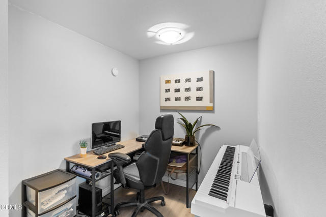 Detail Gallery Image 21 of 45 For 1036 Stanford Dr, Simi Valley,  CA 93065 - 5 Beds | 2/1 Baths