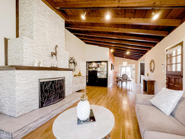 Detail Gallery Image 6 of 29 For 2920 Fairmount Ave, La Crescenta,  CA 91214 - 6 Beds | 4/1 Baths