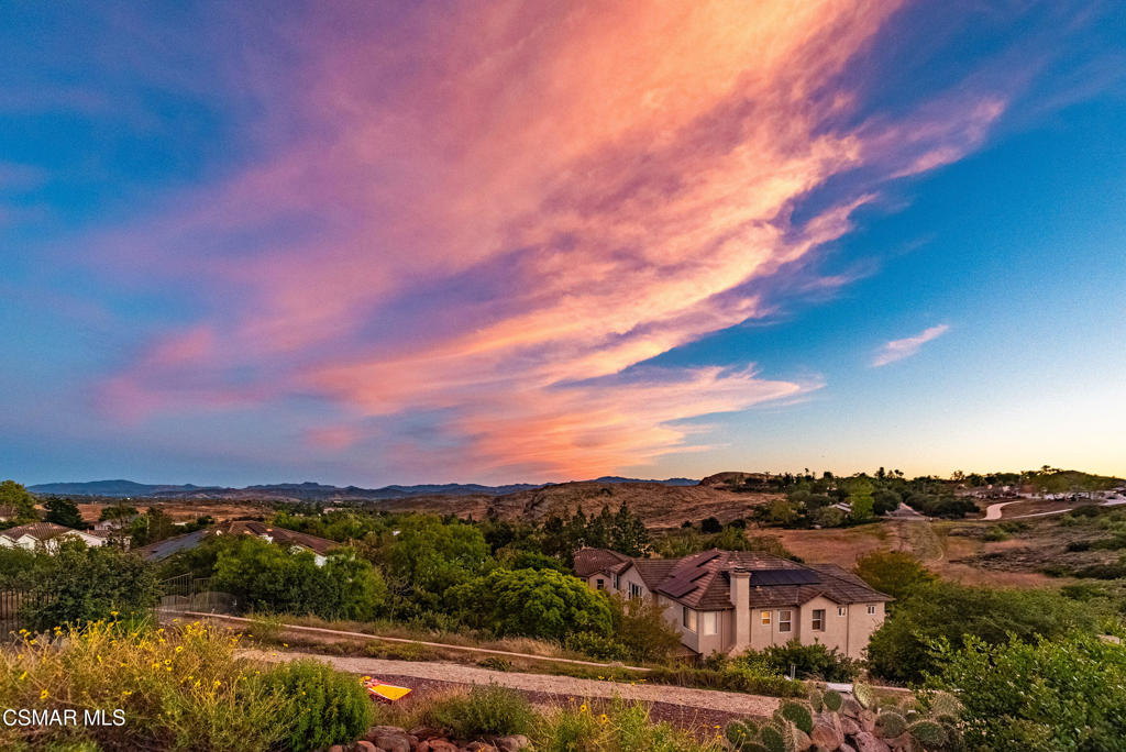 https://media.crmls.org/mediaz/a5c22d17-b2bc-4430-a0b6-dacc4602115e.jpg?preset=X-Large