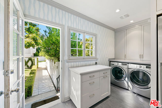 1350 Belfast Drive, Los Angeles CA: https://media.crmls.org/mediaz/a5c24c7c-bb22-4b34-88e2-41c80146b236.jpg