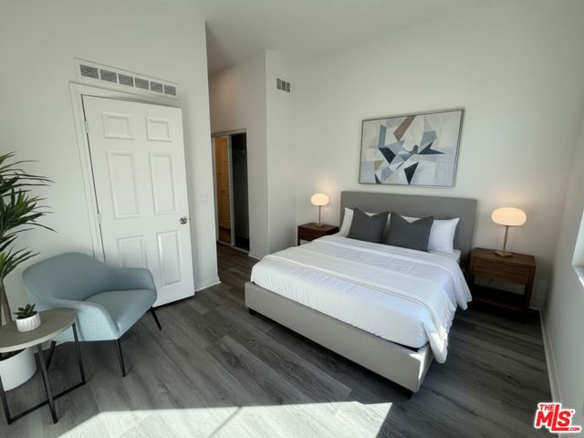 65 Plateau, Irvine CA: https://media.crmls.org/mediaz/a5c256e1-744e-4f0f-aaac-c43282868bdc.jpg