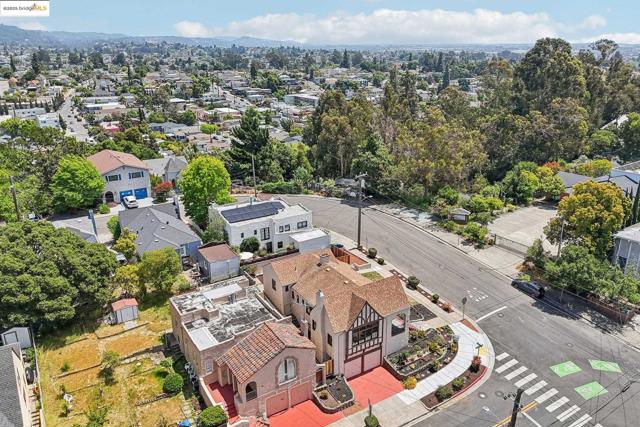 2900 Sheffield Ave, Oakland CA: https://media.crmls.org/mediaz/a5c2716c-fb46-478a-aa1b-3f97f988f10b.jpg