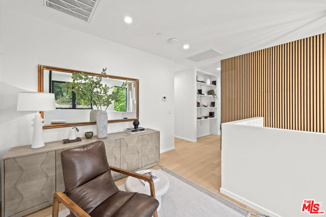 2631 Castle Heights Place, Los Angeles CA: https://media.crmls.org/mediaz/a5c2eea8-92bc-4c89-8054-62b9c456719b.jpg