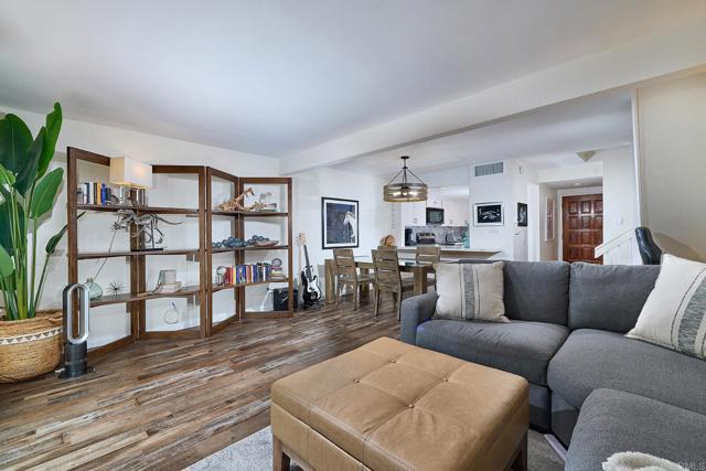 Detail Gallery Image 4 of 27 For 6917 Pear Tree Dr, Carlsbad,  CA 92011 - 2 Beds | 2/1 Baths