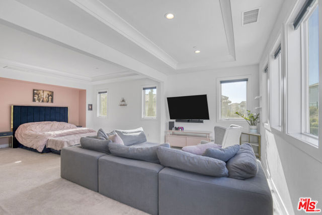 12333 N Finch Court, Porter Ranch CA: https://media.crmls.org/mediaz/a5c37422-69f6-418c-928c-7c5c43a41abd.jpg