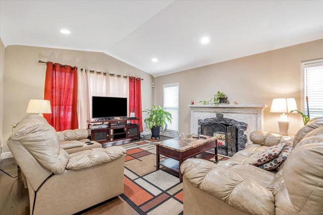 8245 Golf Links Road, Oakland CA: https://media.crmls.org/mediaz/a5c39095-0e7d-41e5-9bdc-ba894a06fc06.jpg