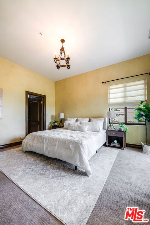 4125 W Hood Avenue, Burbank CA: https://media.crmls.org/mediaz/a5c3d707-be6e-4e06-90ae-f6c3fd209bc5.jpg
