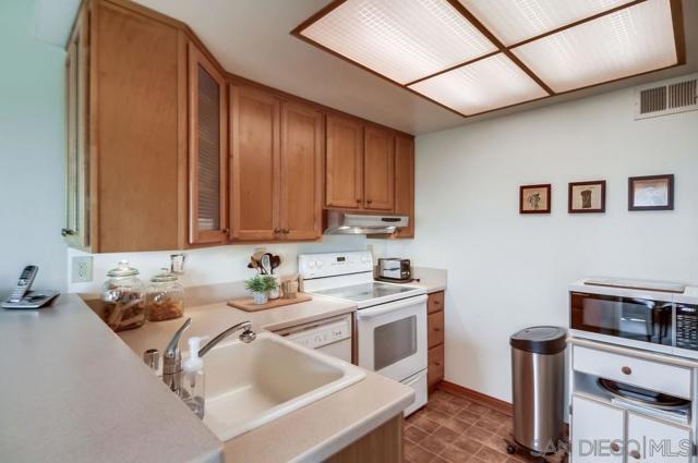 5430 Baltimore Drive Unit 72, La Mesa CA: https://media.crmls.org/mediaz/a5c47c50-17ea-4061-83d6-0dea36a53d56.jpg