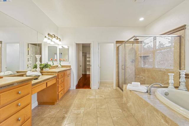 135 Cara Ct, Walnut Creek CA: https://media.crmls.org/mediaz/a5c52645-203a-4ac2-84d7-71e1ba402711.jpg