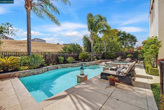 2222 Creekview Pl, Danville CA: https://media.crmls.org/mediaz/a5c56be8-6055-4e44-84d6-d4170c62ed04.jpg