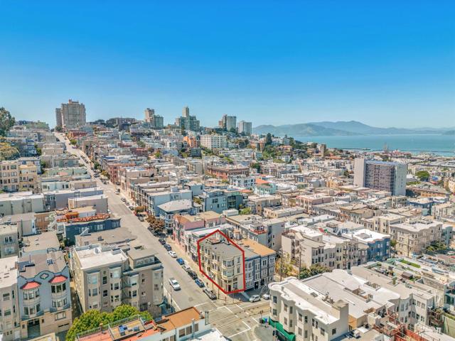 806810 Union Street, San Francisco CA: https://media.crmls.org/mediaz/a5c5f9bd-e24e-4541-bfa7-75e63271e5cc.jpg