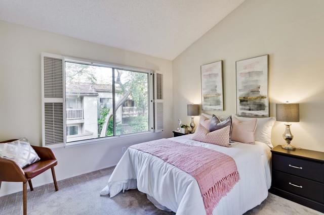 19423 Vineyard Lane, Saratoga CA: https://media.crmls.org/mediaz/a5c63db6-3329-4bbd-b112-98970222a403.jpg