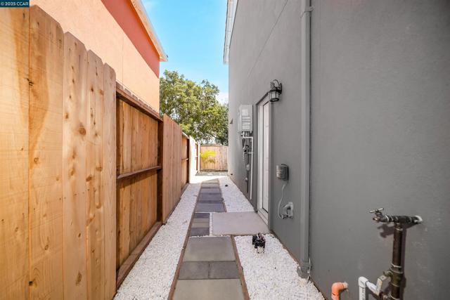 2722 Cowell Rd, Concord CA: https://media.crmls.org/mediaz/a5c662be-e4a6-4418-85d9-0885100f63a8.jpg
