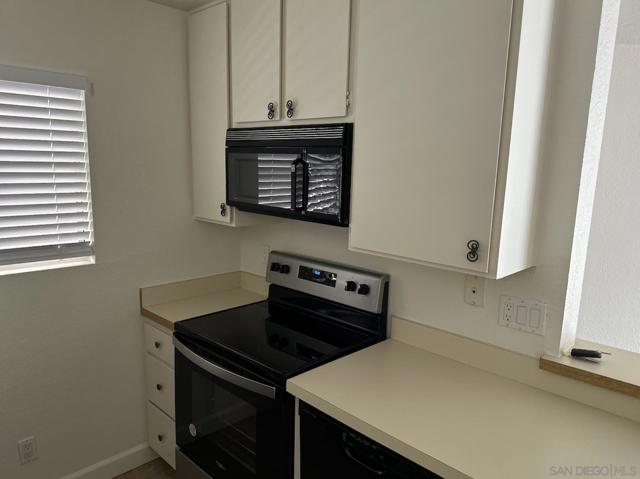 7248 Camino Degrazia, San Diego CA: https://media.crmls.org/mediaz/a5c66eab-8c27-4aaa-9029-32397af72212.jpg