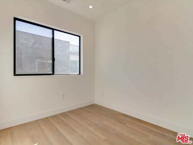 2817 S Redondo Boulevard, Los Angeles CA: https://media.crmls.org/mediaz/a5c6b261-16e6-4c83-8535-319acaf5c1f8.jpg