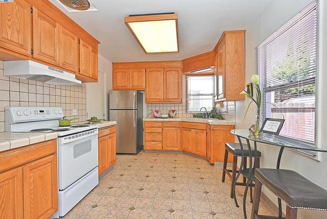 4248 Mabel Avenue, Castro Valley CA: https://media.crmls.org/mediaz/a5c6c286-dd36-4e5a-9694-546a7af3e6b4.jpg