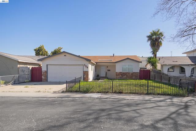 324 Eva Ct, Manteca CA: https://media.crmls.org/mediaz/a5c79da8-ff30-4e75-b5ad-6fcd5ae2d79d.jpg