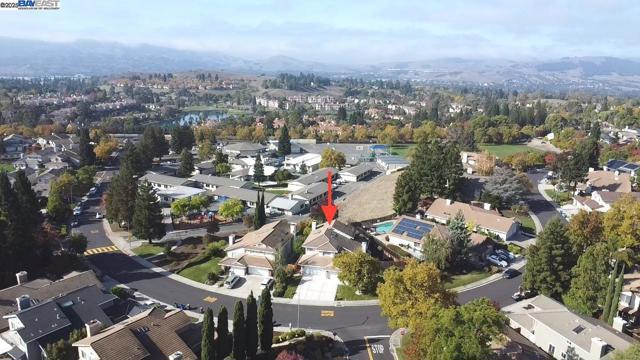 5075 Canyon Crest Dr, San Ramon CA: https://media.crmls.org/mediaz/a5c7cbab-84af-4e34-bd7a-cb0d1a740152.jpg