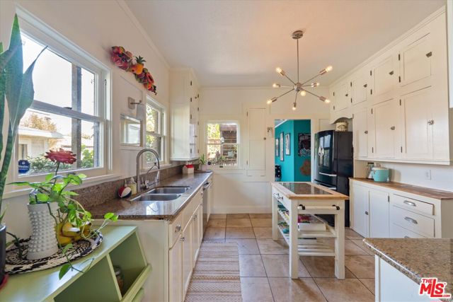 1654 5th Avenue, Los Angeles CA: https://media.crmls.org/mediaz/a5c7e3e4-771a-45c9-bca3-cb219cbb77d5.jpg