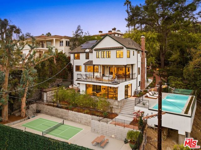 4818 Bonvue Avenue, Los Angeles CA: https://media.crmls.org/mediaz/a5c83db0-6d7f-4637-af7d-be0cc3f5b688.jpg